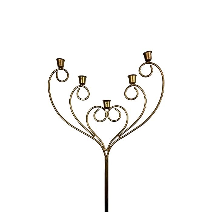 Zoom-haut-chandelier-dore