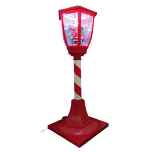 Lampadaire rouge avec boule à neige électrique de Noël