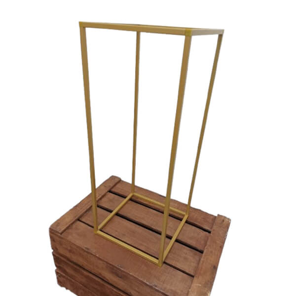 centre-de-table-doree Centre de table rectangle couleur or sur caisse en bois