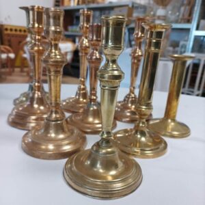 Lot de bougeoirs dorés type église pour décoration de table