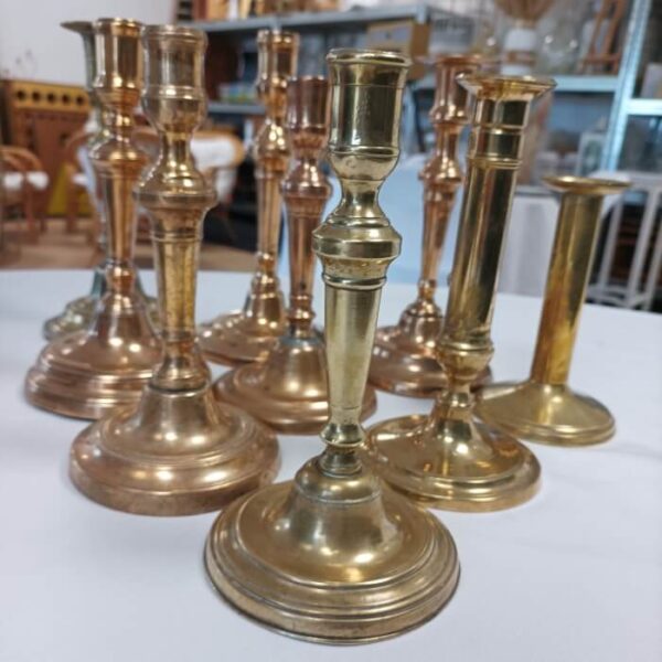 Lot de bougeoirs dorés type église pour décoration de table