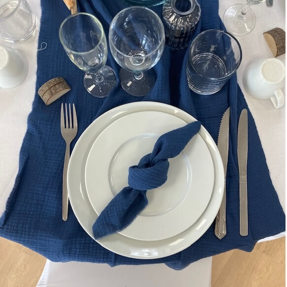 serviette-gaze-de-coton-bleu-marine Serviette de table en gaze de coton à louer à Rennes